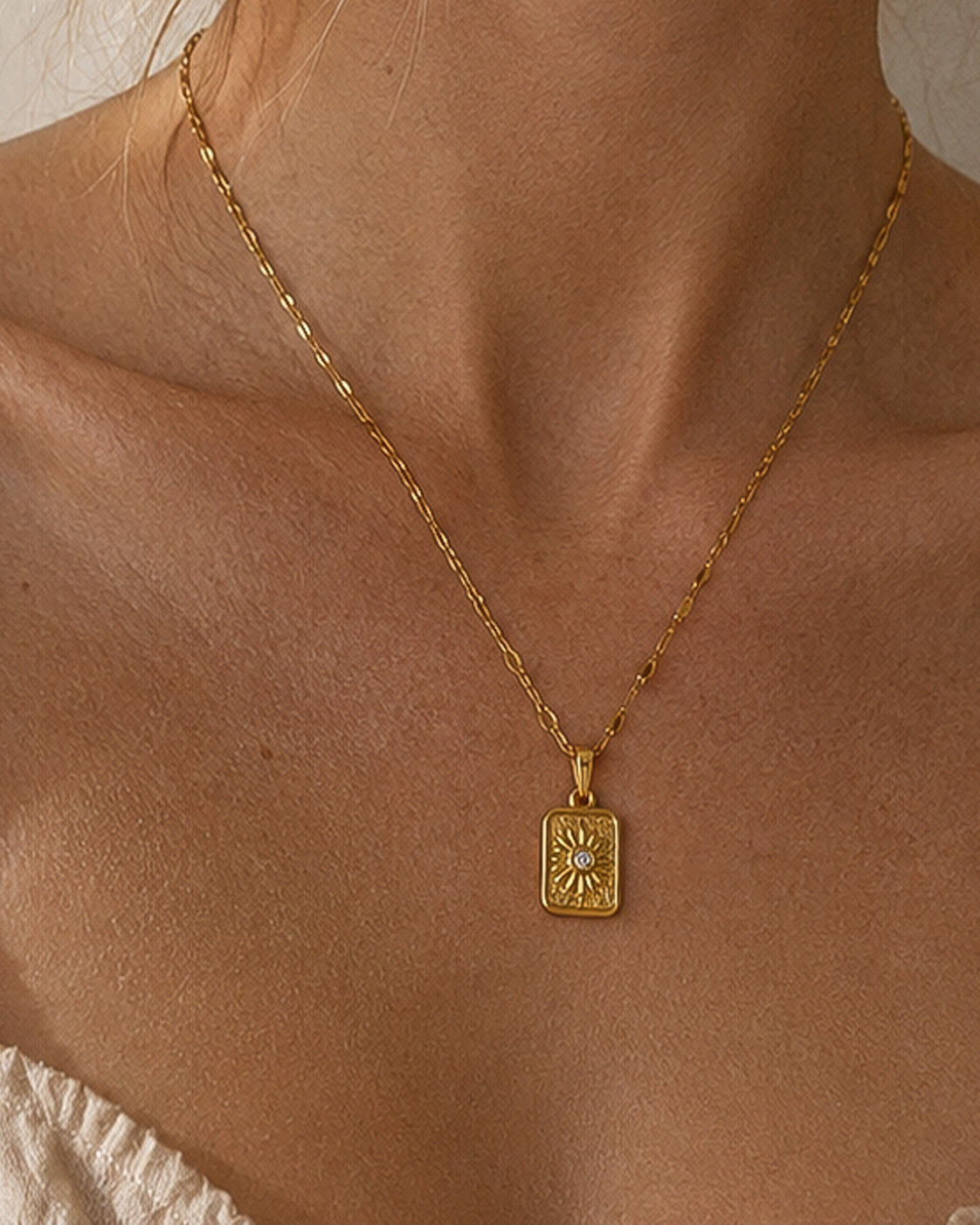 DAISY SUN NECKLACE