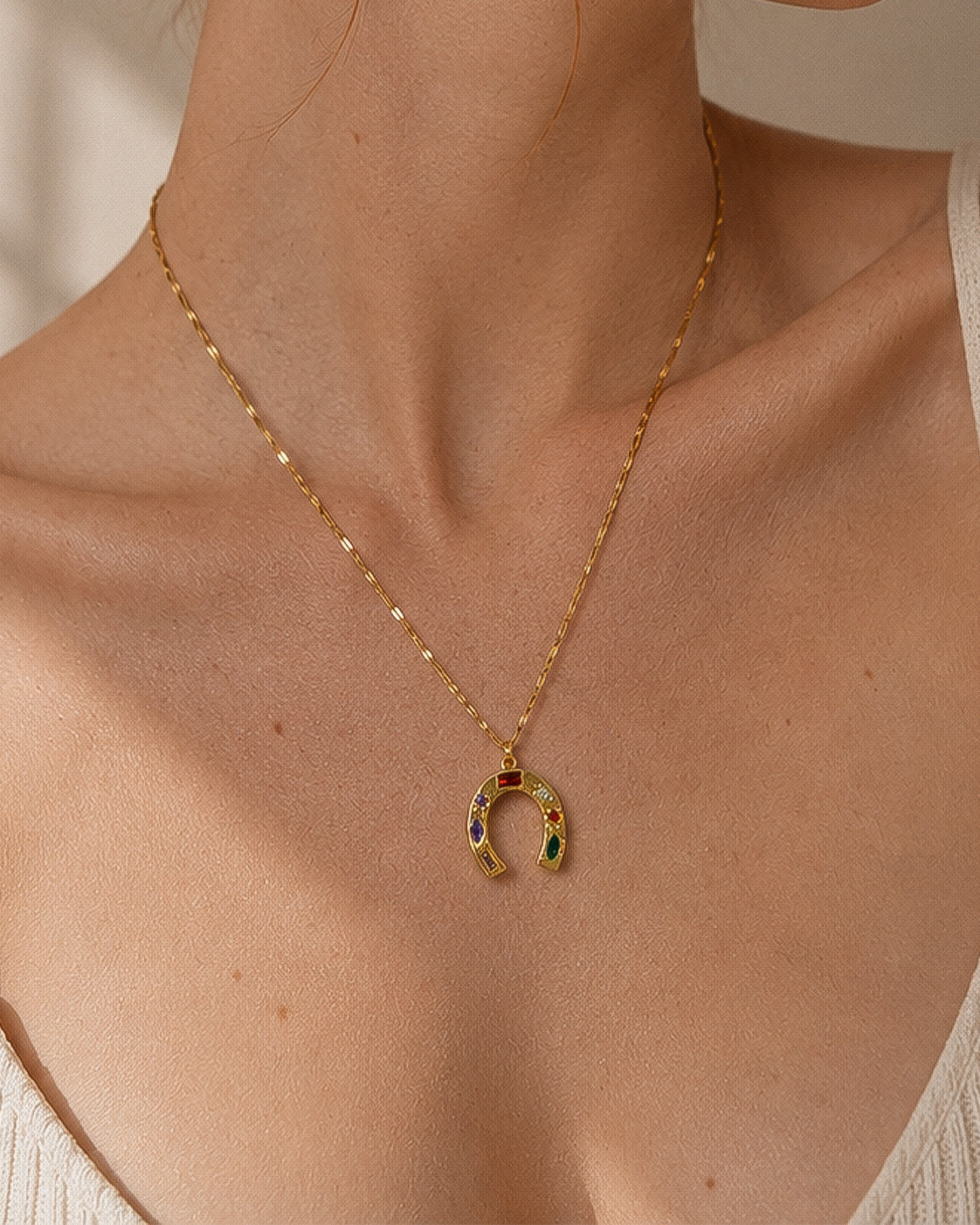 HORSESHOE NECKLACE